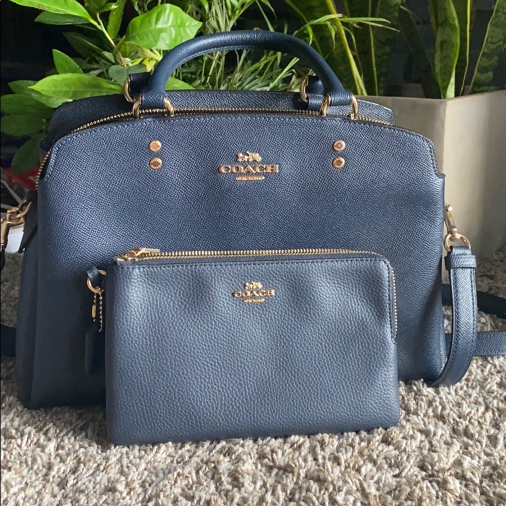 Midnight blue coach carry all w/ matching wristlet